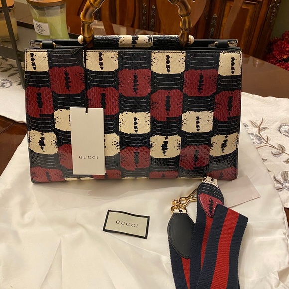 GUCCI♥️RUNWAY BAG♥️NEW❤️Nymphaea snakeskin Tote - Picture 9 of 16